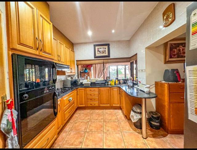 8 BEDROOM HOUSE FOR SALE IN NINAPARK